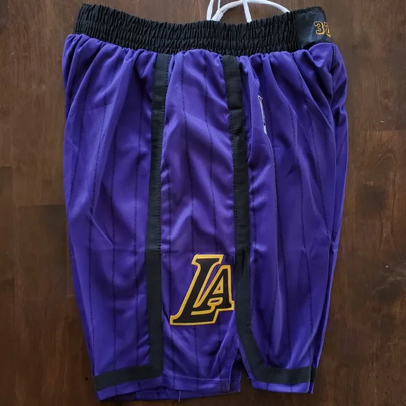 Los Angeles Lakers - Picture 5 of 8